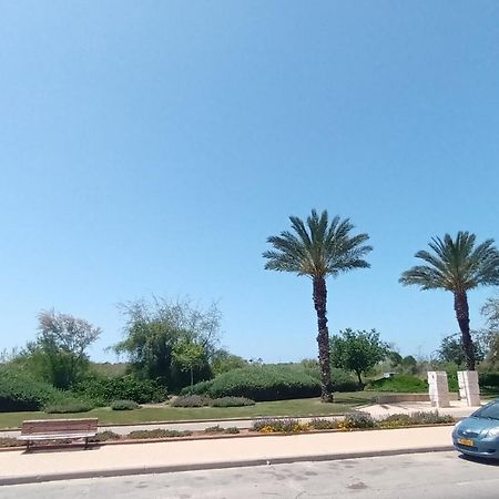 Beach Suite Israel- Private Jacuzzi Garden Suite & Gym, 3 Min Walk To Beach ביץ סוייט ישראל- ג'קוזי פרטי בגינה 3 דקות הליכה לים וחדר כושר Ashkelon Esterno foto