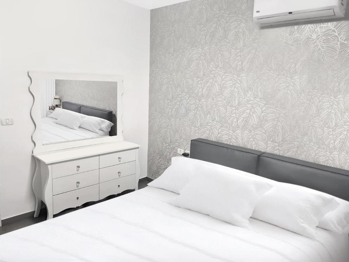 Beach Suite Israel- Private Jacuzzi Garden Suite & Gym, 3 Min Walk To Beach ביץ סוייט ישראל- ג'קוזי פרטי בגינה 3 דקות הליכה לים וחדר כושר Ashkelon Esterno foto