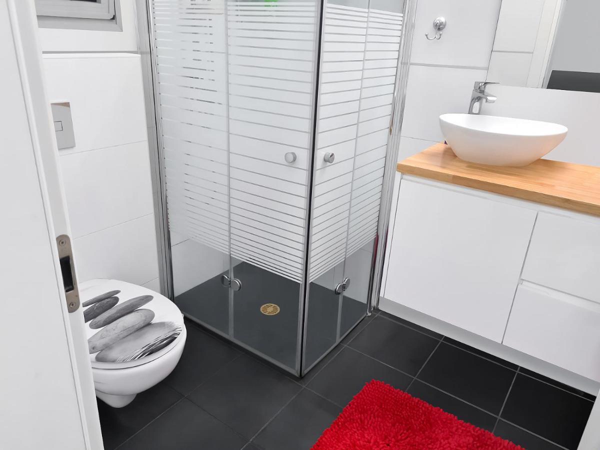 Beach Suite Israel- Private Jacuzzi Garden Suite & Gym, 3 Min Walk To Beach ביץ סוייט ישראל- ג'קוזי פרטי בגינה 3 דקות הליכה לים וחדר כושר Ashkelon Esterno foto