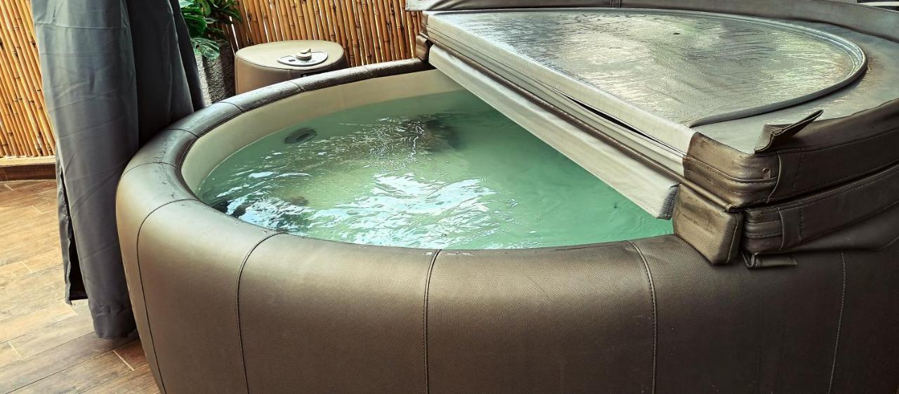 Beach Suite Israel- Private Jacuzzi Garden Suite & Gym, 3 Min Walk To Beach ביץ סוייט ישראל- ג'קוזי פרטי בגינה 3 דקות הליכה לים וחדר כושר Ashkelon Esterno foto