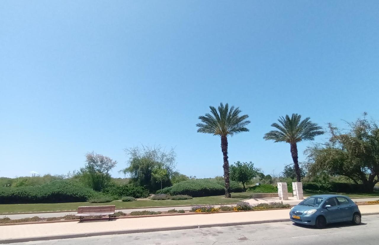Beach Suite Israel- Private Jacuzzi Garden Suite & Gym, 3 Min Walk To Beach ביץ סוייט ישראל- ג'קוזי פרטי בגינה 3 דקות הליכה לים וחדר כושר Ashkelon Esterno foto