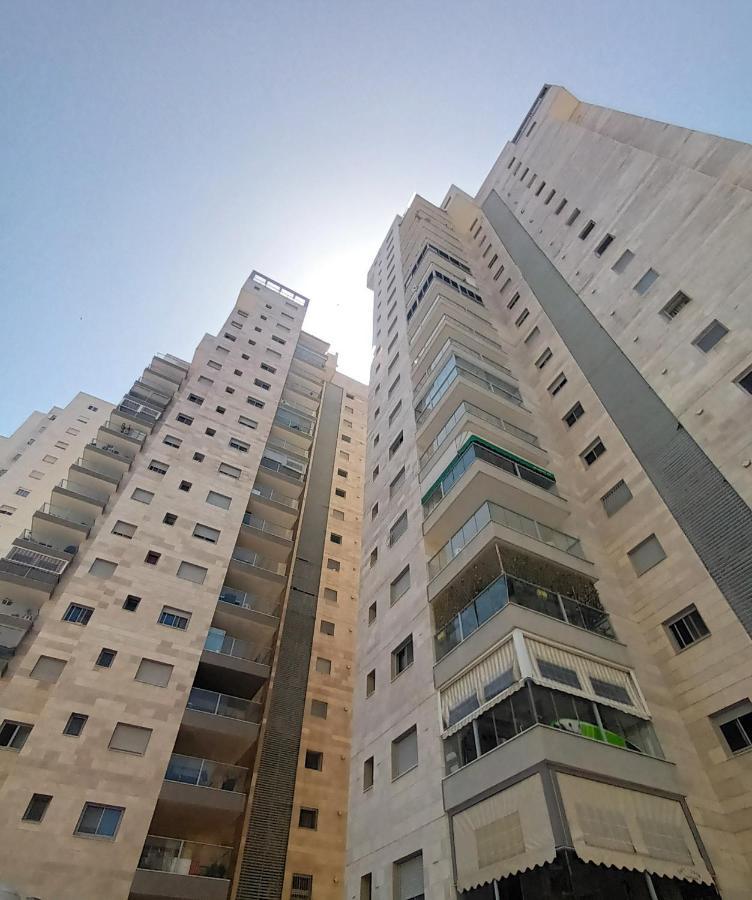 Beach Suite Israel- Private Jacuzzi Garden Suite & Gym, 3 Min Walk To Beach ביץ סוייט ישראל- ג'קוזי פרטי בגינה 3 דקות הליכה לים וחדר כושר Ashkelon Esterno foto